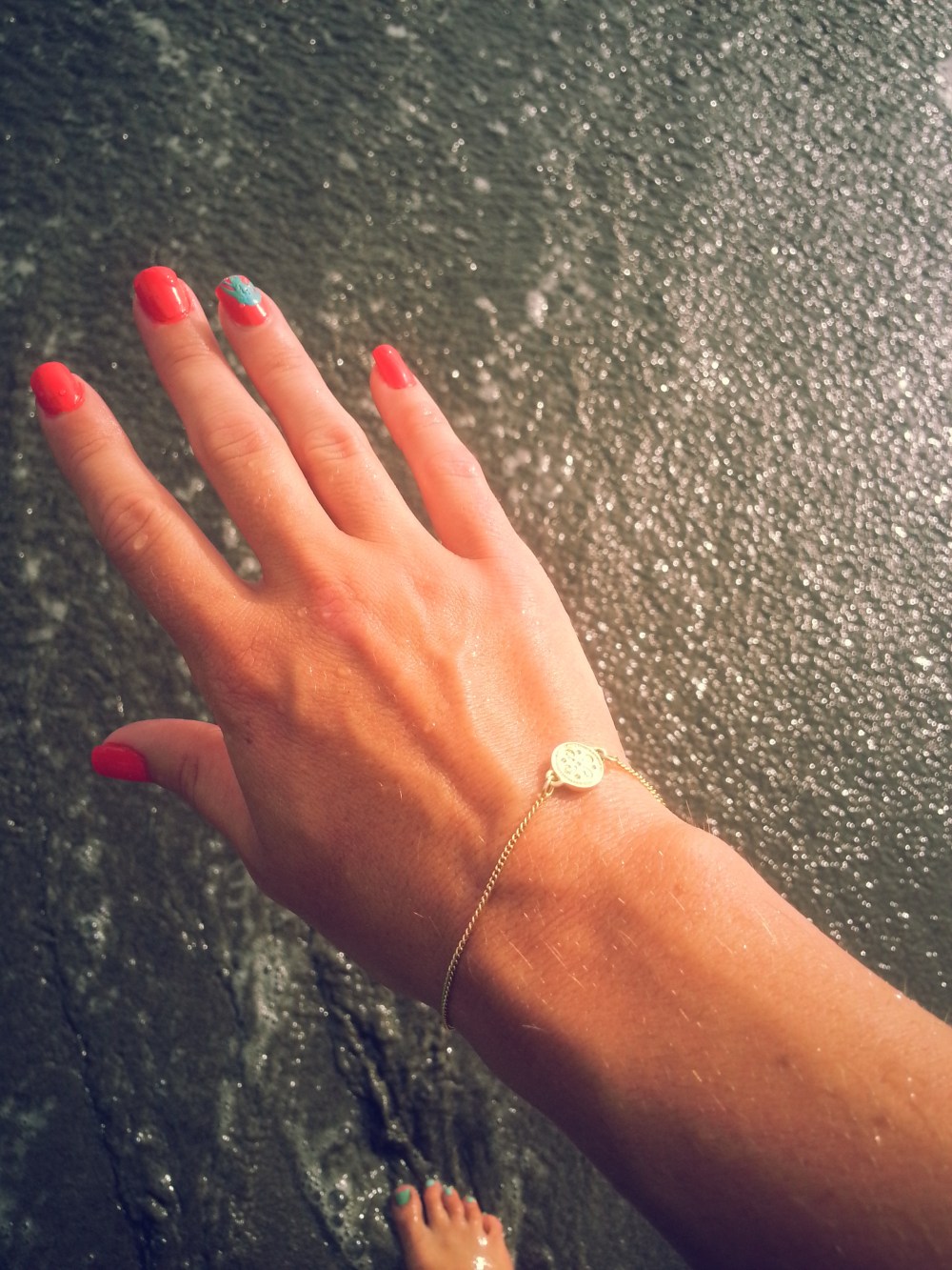 Dainty Gold And The Ocean