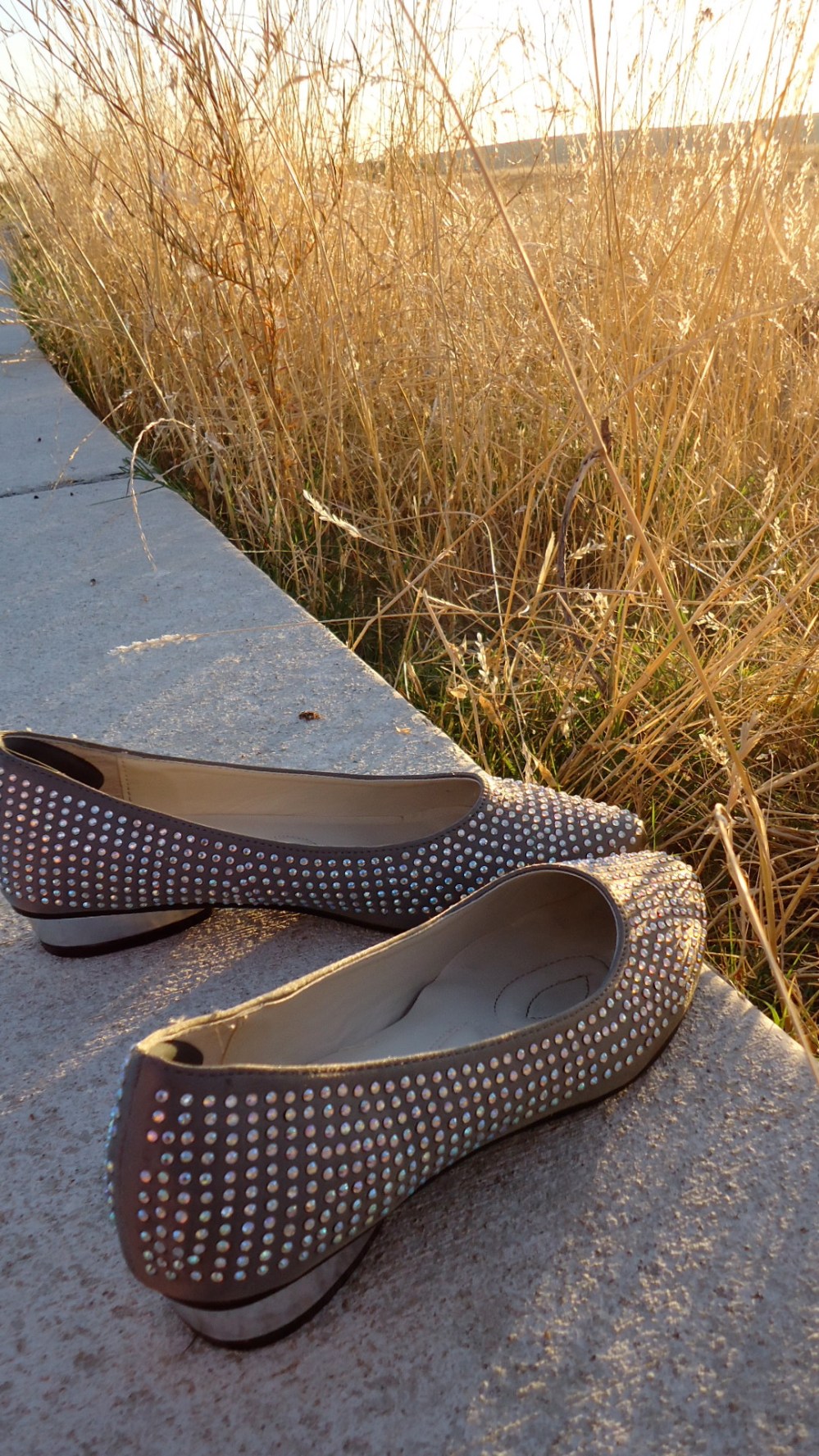 mark. Glam and Go Flat ($50 at http://www.youravon.com/aliciahessinger)
