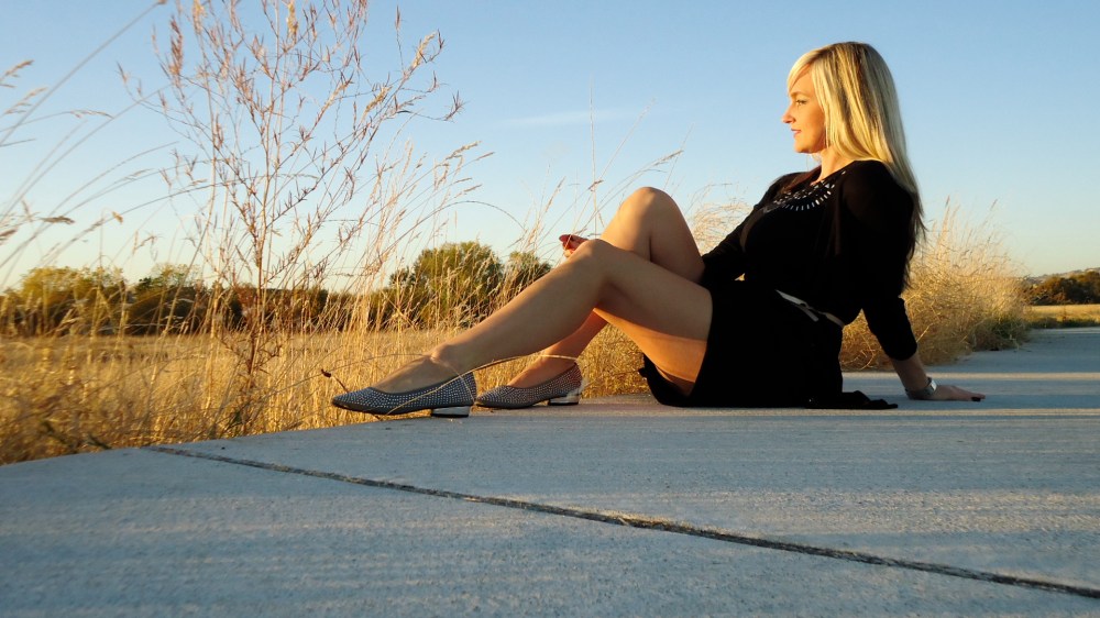 What To Wear To Thanksgiving - A Casual and Comfy LBD