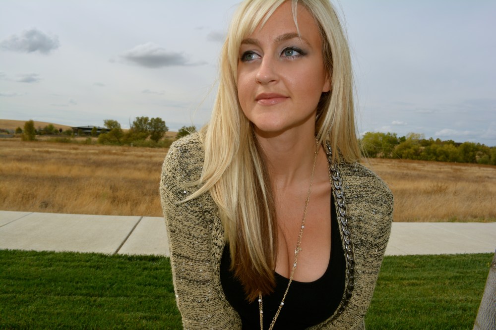 Thanksgiving Day Makeup - Subtle Smokey Eye and Nude Lips