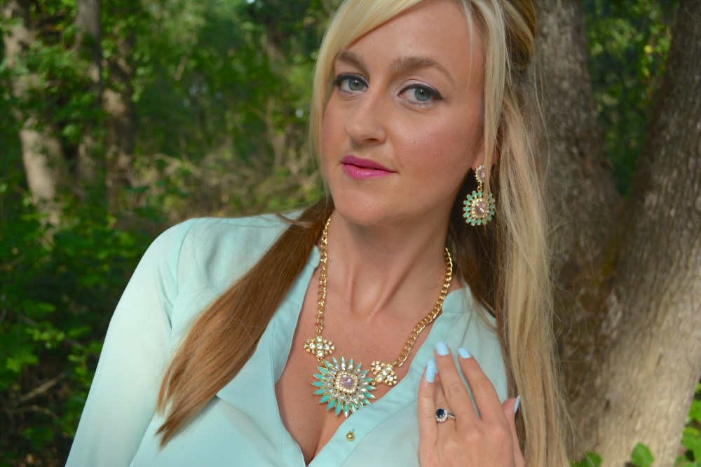 Wearing Avon Ultra Color Indulgence Lip Color in Orchid Petal