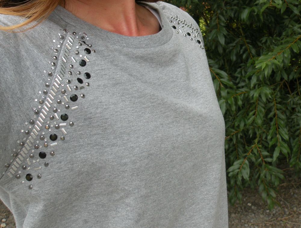 Jills Casual Cool Details On The Stroke of Luxe Sweatshirt