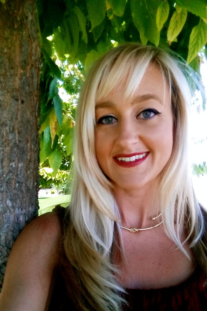 Avon Beyond Color Lipstick In Revenge