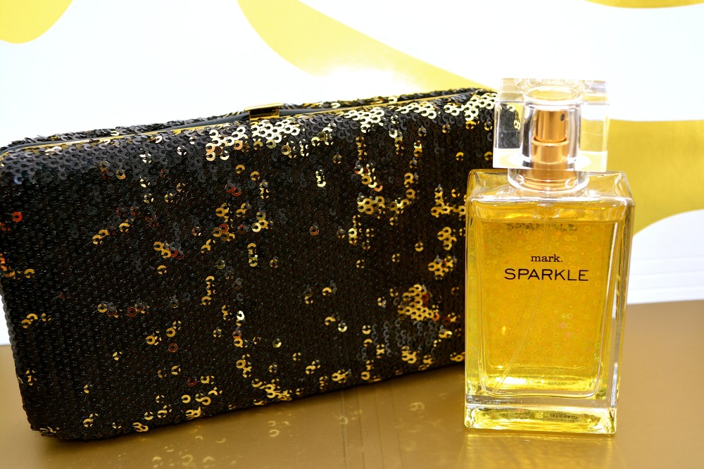 mark. Clutch Situation 5 Piece Brush Set (in a multitasking sequin clutch!)