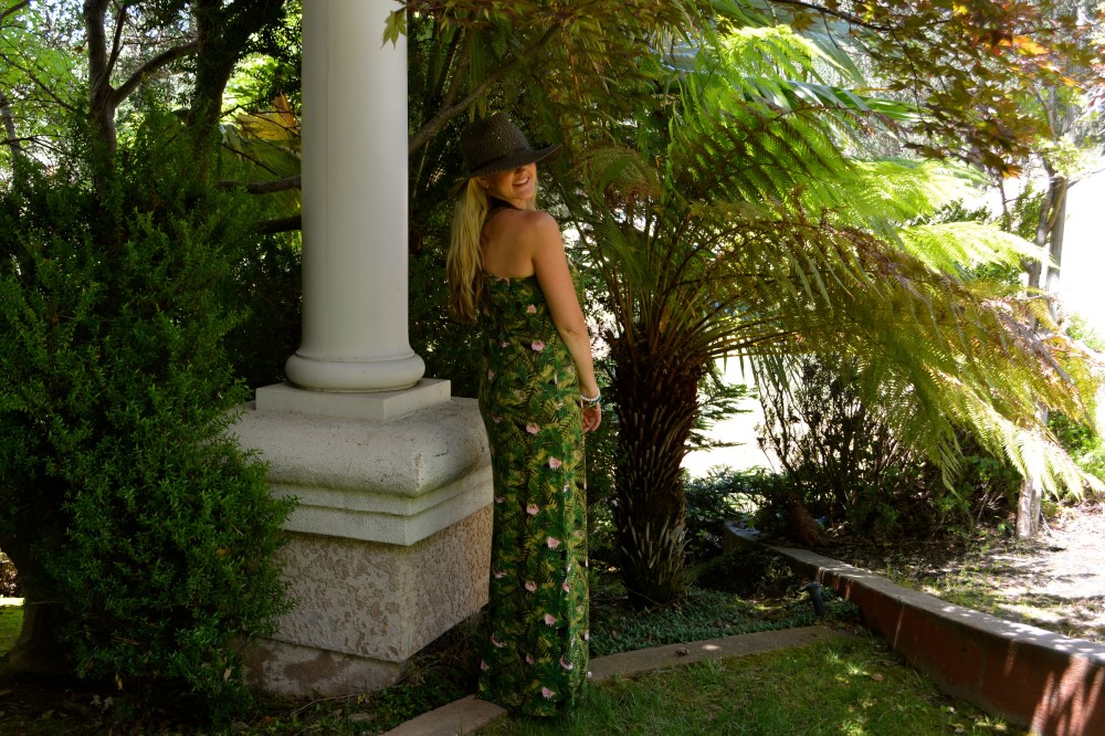 What To Wear In Maui - The Tropical Print Maxi