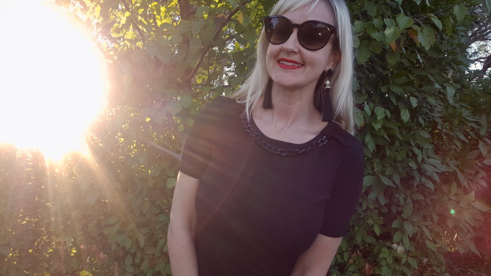 Removable Black Chain Detail